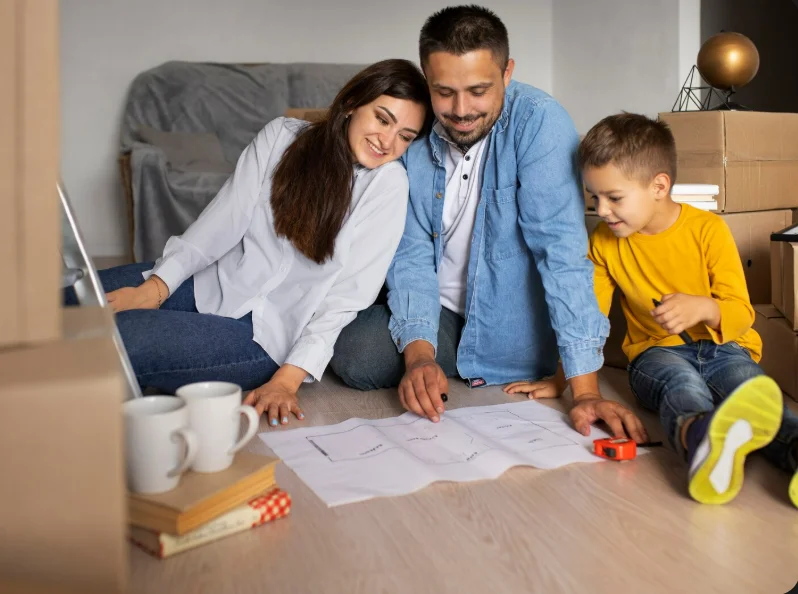 Familia planificando sus finanzas